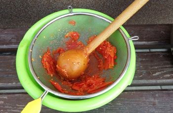 Making-Tomato-Puree-Using-Sieve-And-Spoon